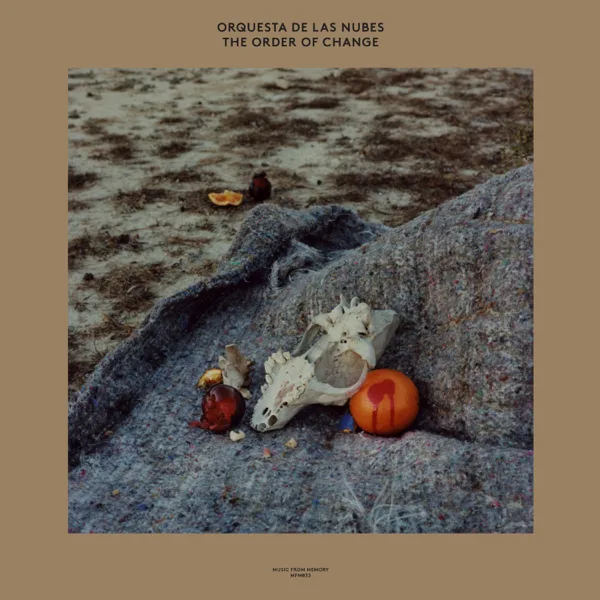 Ella No Lleva Gafas — Orquesta De Las Nubes